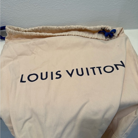 Authentic Louis Vuitton Damier Ebene LV Riverside Tote - Picture 13 of 17